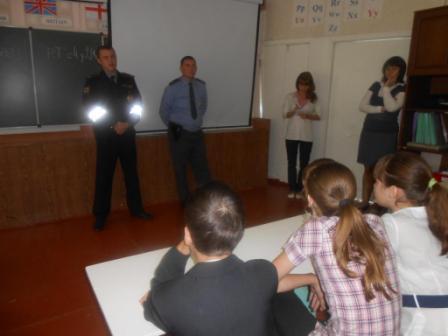 Встреча с работниками ГИБДД в школе № 16 Кузнецка.