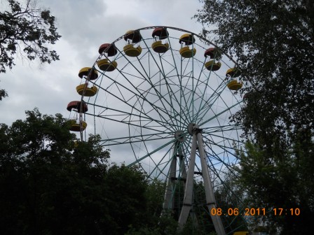 Колесо обозрения в парке Кузнецка