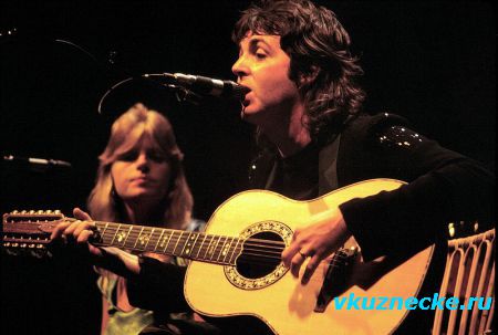 Линда и Пол в составе Wings 1976 год